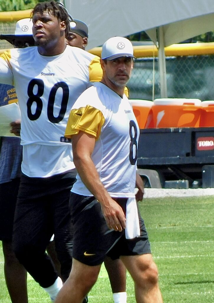 Aaron Rodgers beside tight end Darnell Washington at Steelers training camp in July 2025