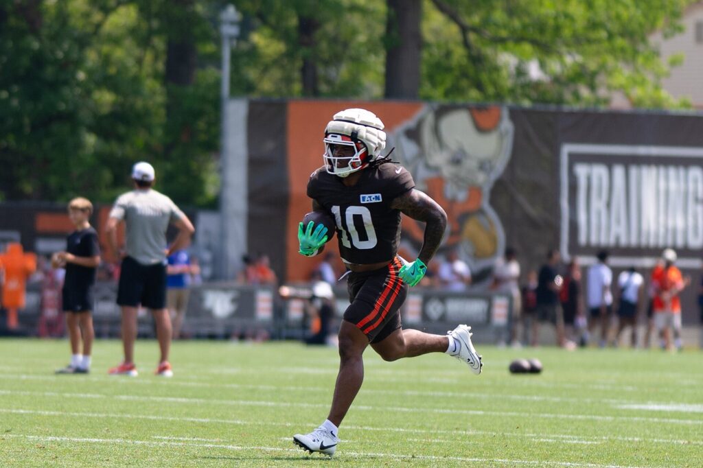 Quinshon Judkins runs with the ball at Cleveland Browns training camp