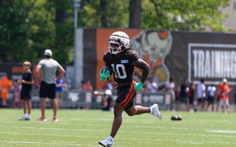 Quinshon Judkins runs with the ball at Cleveland Browns training camp