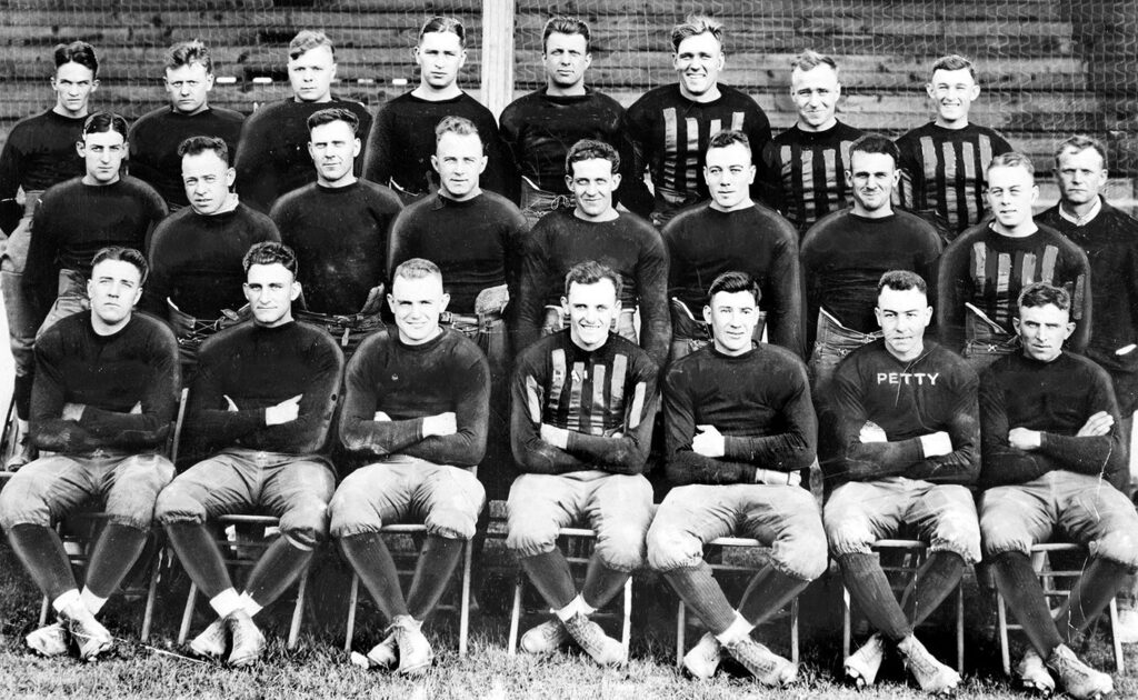 1920 Decatur Staleys team posed in early uniforms