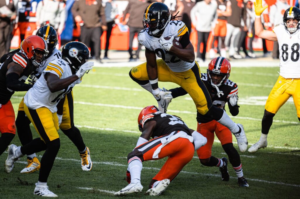Najee Harris, No. 22 for the Pittsburgh Steelers, hurdles a Cleveland Browns defender in 2021