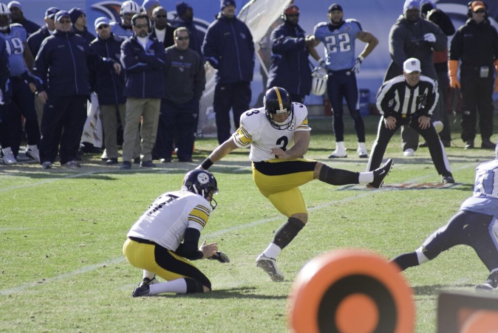 Steelers kicker Jeff Reed kicks a field goal during the 2008 season