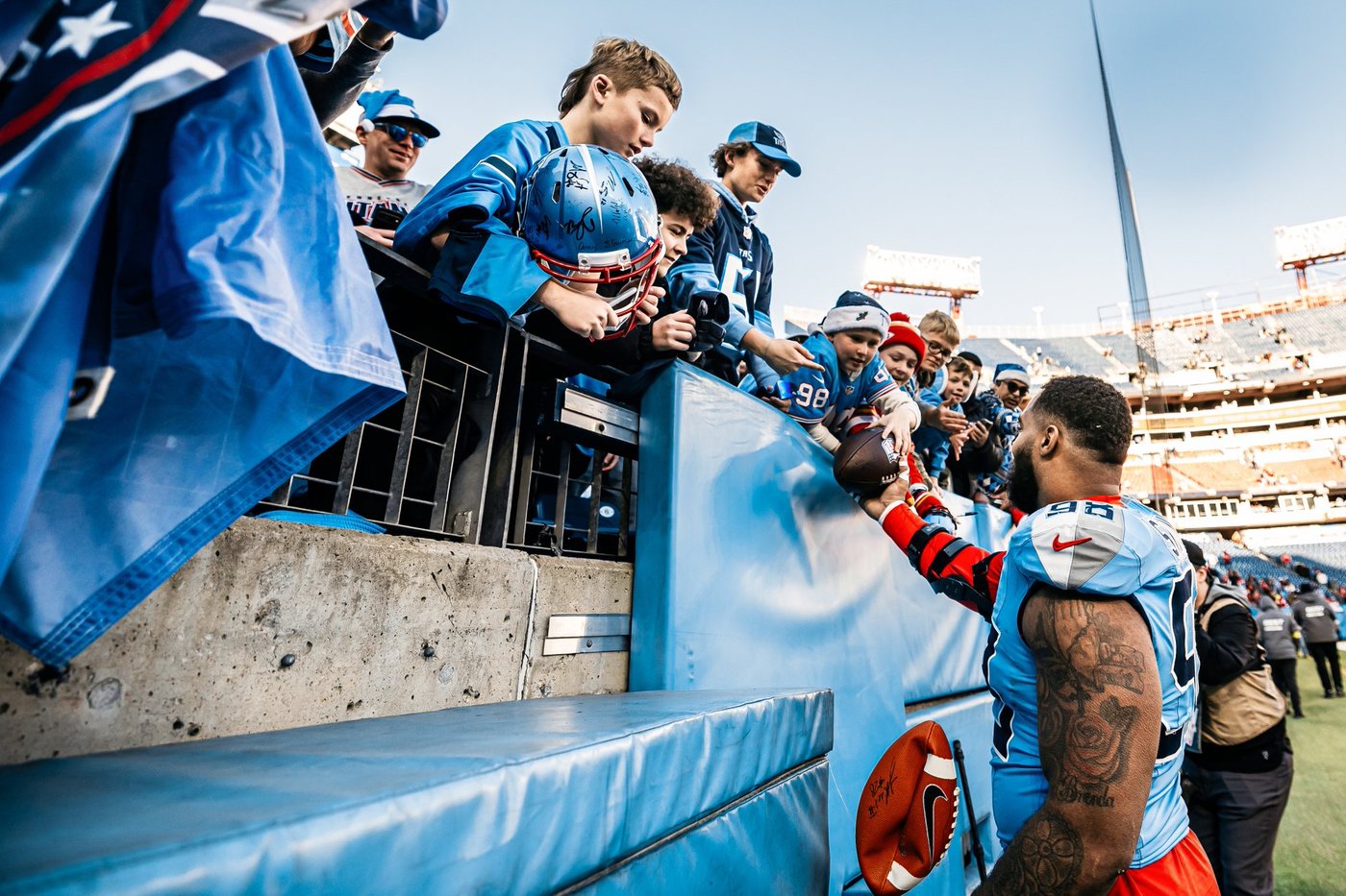 Jeffery Simmons greets Titans fans