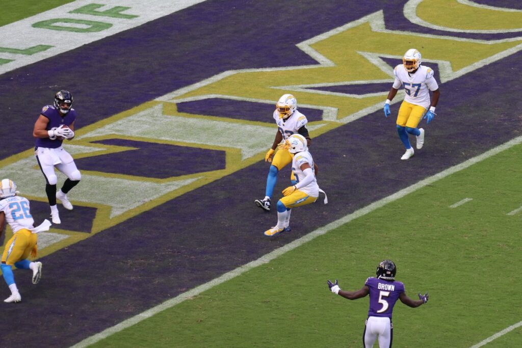 Mark Andrews scores a touchdown for the Baltimore Ravens against the Los Angeles Chargers in 2021