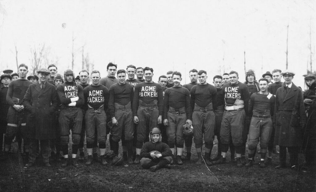 1921 Green Bay Packers team posed in two rows in their early uniforms