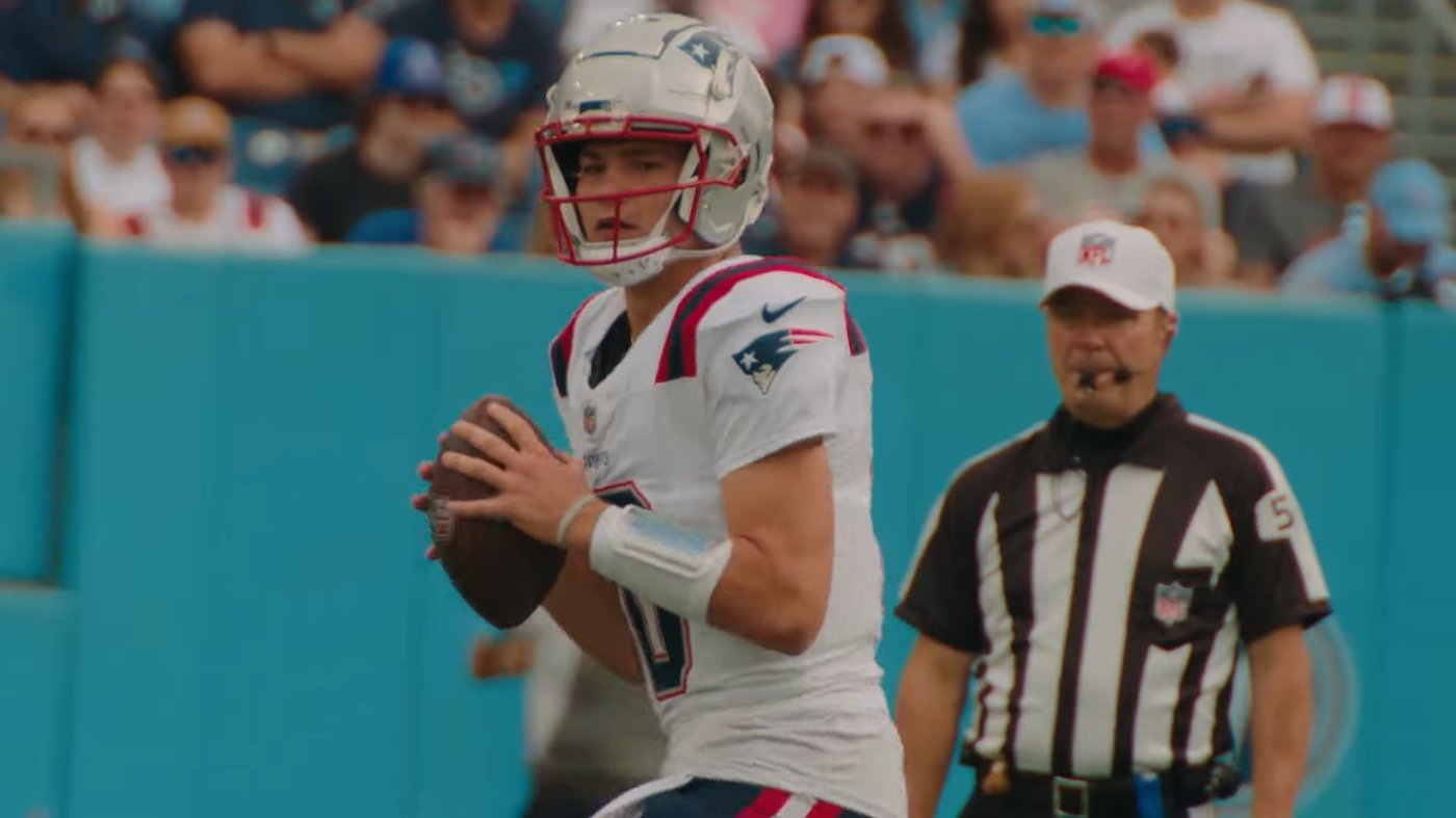 Drake Maye drops back to pass for the New England Patriots