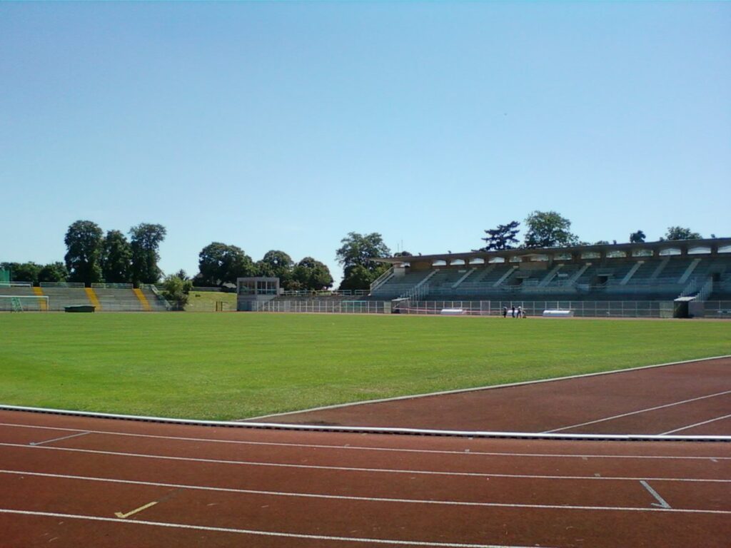 The Stade Montbauron in Versailles, an athletics stadium with a grass field, a running track and a covered grandstand