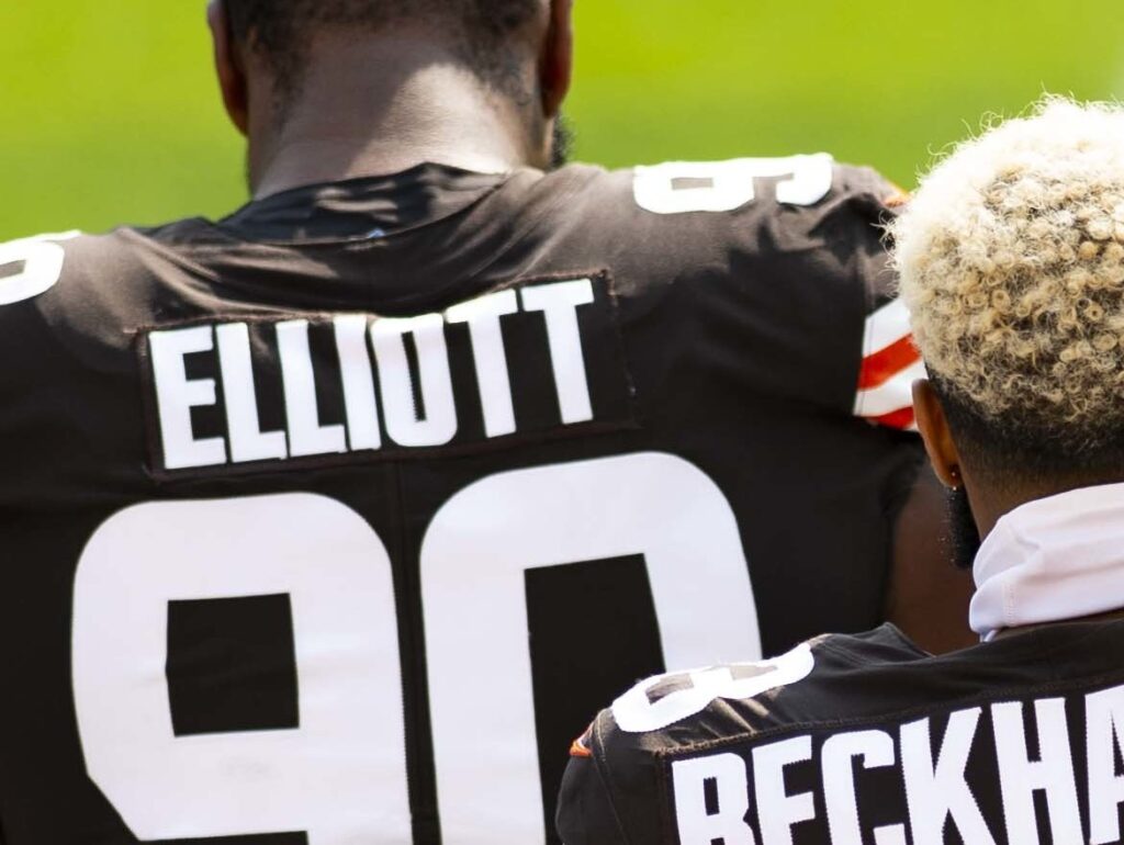 Jordan Elliott, No. 90, seen from behind in a Cleveland Browns uniform in 2020