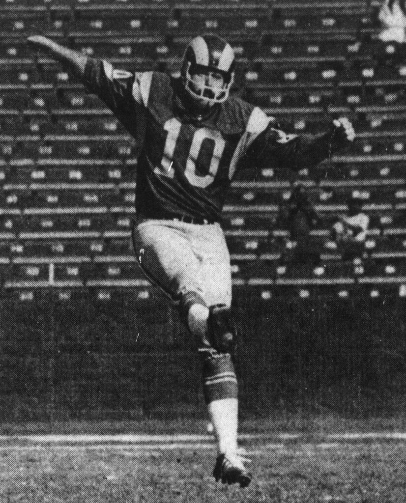 Tom Dempsey kicks in a Los Angeles Rams uniform in 1975